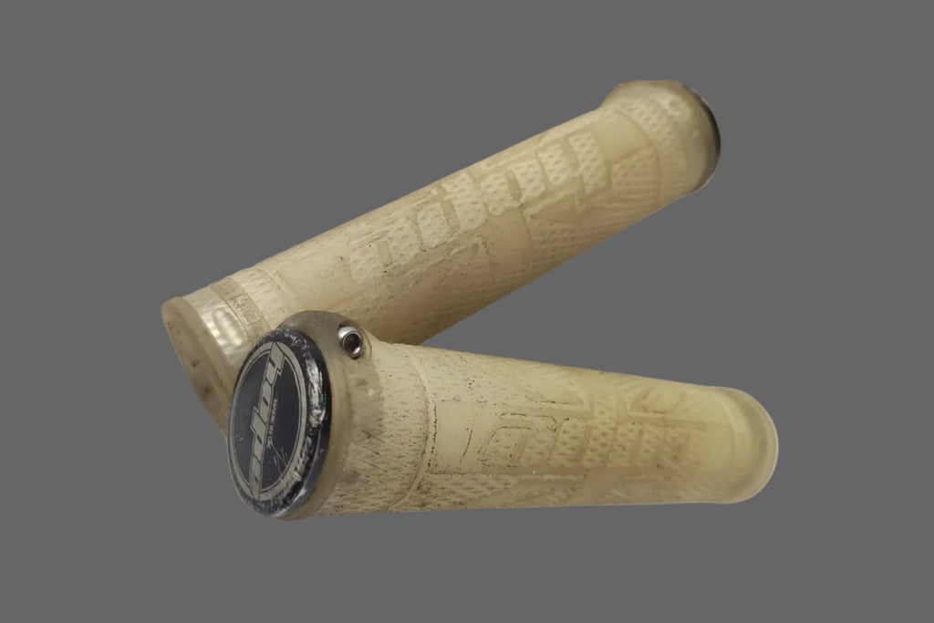 Grips HOPE lock-on